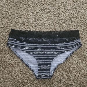 🎁 Black and White Lace Trimmed Panties